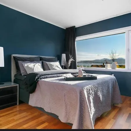 With 4 Bedrooms Villa *
