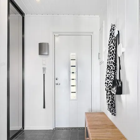 With 4 Bedrooms Villa Tromso