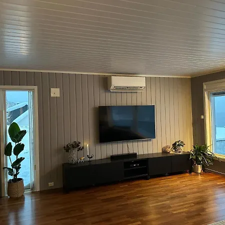 With 4 Bedrooms Villa Tromso
